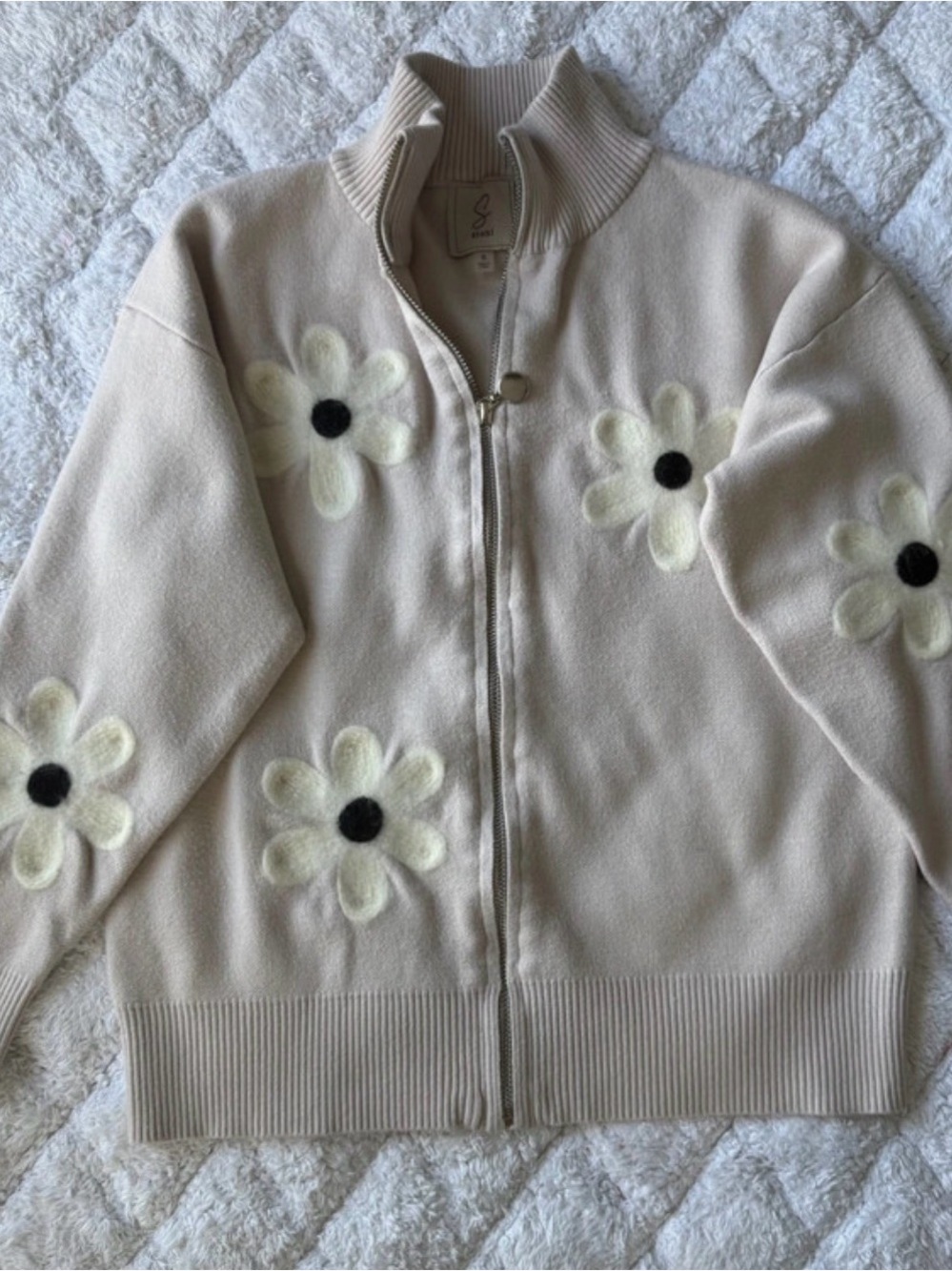 Sioni Cream Zip-Up Sweater with Daisy Appliqués